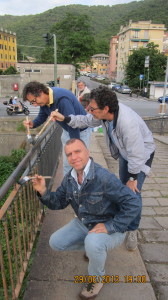Testimonial d'eccezione per l'operazione Ponte Pulito! Ugo Dighero, Mauro Pirovano e Mirco Bonomi alle prese con vernice e pennelli!