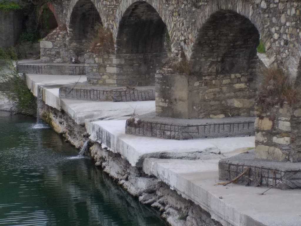 Erosione platea Ponte Carrega (2)